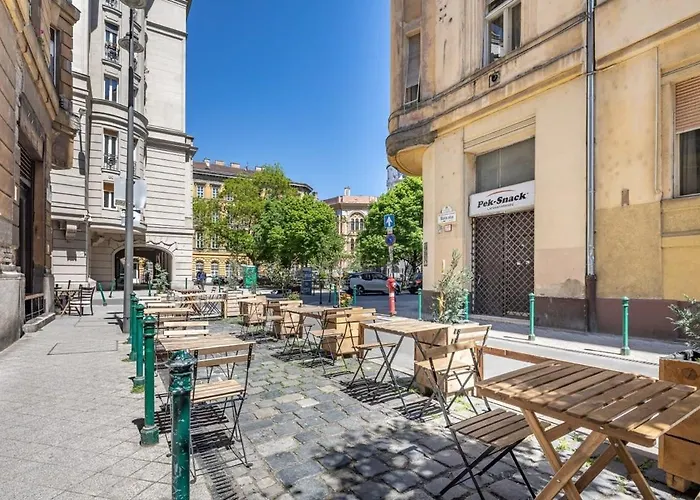 - Quiet Sleep For Solo Traveller Apartament